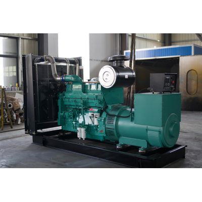 500kw重慶康明斯柴油發(fā)電機(jī)組-重慶康明斯6缸柴油機(jī)KTAA19-G6柴油發(fā)電機(jī)組,缸徑/行程：159/159mm,柴油發(fā)電機(jī)組水冷發(fā)動(dòng)機(jī)功率570KW,柴油發(fā)電機(jī)組配套馬拉松斯坦福發(fā)電機(jī)。廠價(jià)直銷歡迎選購：13773399855。